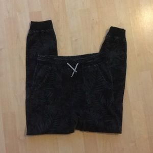 Boys’ Mossimo cuffed joggers. Size L (12-14)